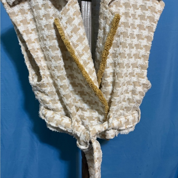 Miss Me Jackets & Blazers - Miss Me LA white and gold Textured Jacket button enclosure with tie bottom